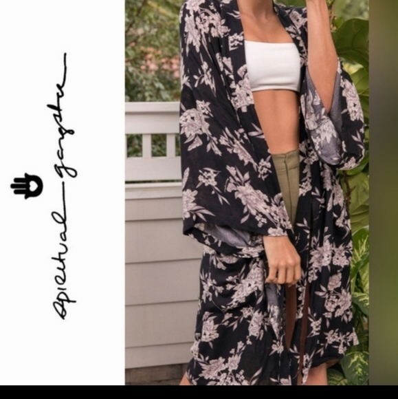 Black and White Floral Kimono - Picture 3 of 4
